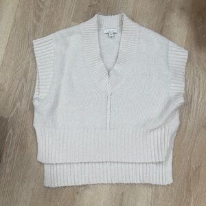 Topshop V-Neck Sweater Vest in Cream